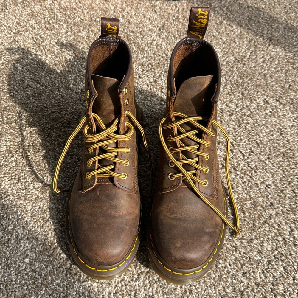 Dr Martens 8 Eye lace up boots